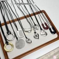 ราคา สร้อยคอโลหะเงิน สายหนังยาวทรงยู เหมาะเป็นของขวัญ (57400492851)