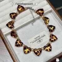 ราคา FANIELLAPOWELL โซ่กระดูกไหปลาร้าและสร้อยคอหัวใจเสือดาว พิมพ์ลายเสือดาว พร้อมลูกปัดมุกหรูหรา (56250285945)