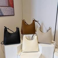 ราคา A116 กระเป๋าสะพายไหล่ หนัง PU งานสวย ทรงน่ารัก (27356684096)