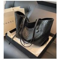 ราคา A213 กระเป๋าสะพายไหล่ ใบใหญ่ งานสวย (26191317957)
