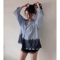 ราคา 3883 เสื้อเชิ้ตสีฟ้าลายทางชายลูกไม้ดำ (28637110694)