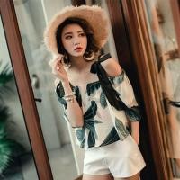 ราคา 3069 เสื้อลายใบไม้ผูกไหล่ (926920264)