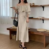 ราคา 8274 เดรสยาวสีเบจปาดไหล่ (18830454318)