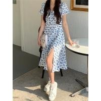 ราคา 8218 เดรสยาวสีฟ้าลายดอกไม้ (18310475565)