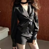 ราคา พร้อมส่ง GMG เสื้อแขนยาว ผ้า Silk Satin คอวี แต่งโชคเกอร์ที่คอ แต่งไขว้ด้านหน้า มีซิปด้านหลัง (42558696674)