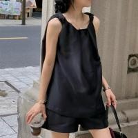 ราคา พร้อมส่ง GMG เฉพาะเสื้อ เสื้อแขนกุด ผ้าไหมอิตาลีพรีเมี่ยม แต่งดีเทลแขนไขว้ แมทช์ลุคง่าย ดูดีมีสไตล์ (52154956209)