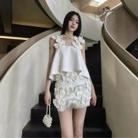 ราคา พร้อมส่ง GMG ชุดเซ็ต เสื้อ กระโปรง ผ้า Silk Satin ดีเทลแต่งดอกไม้ 3D ช่วงสายเดี่ยวและกระโปรง (55654368738)