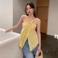 ราคา พร้อมส่ง GMG เสื้อสายเดี่ยว ผ้าเปลือกไม้สีเหลือง ดีเทลผูกริบบิ้นด้านหน้า แต่งระบาย ชายเสื้อไล่ระดับ (43610887376)
