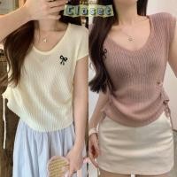 ราคา Closet พร้อมในสต็อก เสื้อถักไหมพรม คอวี แขนกุด มินิมอล ปักลายโบว์ ดีเทลรูดด้านข้าง Y6519 (27208035008)