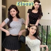 ราคา Closet เสื้อผ้าผู้หญิง BKD4832 เสื้อยืดไหมพรมครอปแขนสั้น คอเหลี่ยม ดีเทลลายจุกน่ารักมาก (29250806385)