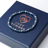 ราคา LUCY SUMMER กำไลข้อมือหินแท้ ไพลิน Blue Sapphire คั่นด้วย Silver Hematite ขนาด 4 mm (45552969643)