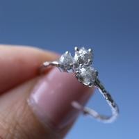 ราคา LUCYSUMMER Rough Diamond Ring แหวนเพชรดิบ 3 เม็ด Silver 925 Free size (26687252686)