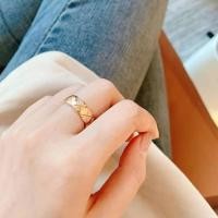 ราคา แหวนแฟชั่น ชุบทอง 18K ไทเทเนียม ประดับเพชร สไตล์ชาแนล ของขวัญคู่รัก (20378862538)