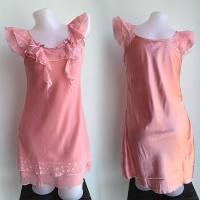 ราคา SZ1464 ชุดนอน Premium กระโปรงผ้าซาตินสีชมพูส้มแต่งลายจุด (734372454)