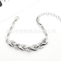 ราคา สร้อยข้อมือใบไม้สีทอง เพชรชุบทอง18K เครื่องประดับแฟชั่นสำหรับผู้หญิงในวันสำคัญ (52759222601)