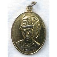 ราคา เหรียญ ร 6 พระบาทสมเด็จพระมงกุฎเกล้าเจ้าอยู่หัว พระผู้พระราชทานกำเนิดลูกเสือไทย สร้างปี 2534 กะไหล่ทอง พิมพ์เล็ก (55852643981)