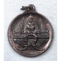 ราคา เหรียญ สมเด็จพระนเรศวรมหาราช จังหวัดกาญจนบุรี ปี2545 ที่ระลึกพระบรมราชานุสาวรีย์ (28418259644)