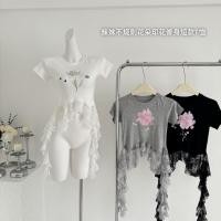 ราคา BANKO เสื้อยืดแขนสั้นสีขาวยอดนิยม สไตล์ฝรั่งเศส พิมพ์ลายดอกไม้และตกแต่งลูกไม้ริบบิ้น (48658970868)