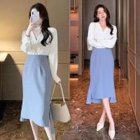 ราคา S 2XL เกาหลีไซส์ใหญ่คอวีเชิ้ตสีขาวเชิ้ตชีฟองแขนยาว กระโปรงเอวสูงผ่าข้างสะโพกสีฟ้า (11699444885)