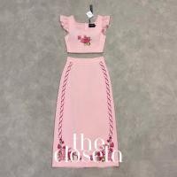 ราคา THE CLOSETA LB444 ชุดเซ็ทเสื้อครอปแขนระบาย พร้อมกระโปรงงานปักดอกไม้ กระโปรงยาว (28026260275)