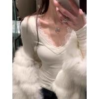 ราคา BANKO เสื้อยืดแขนยาวลายลูกไม้ คอวีสีขาว สไตล์เกาหลีสำหรับผู้หญิง สวมใส่กระชับและsexy (44329281858)