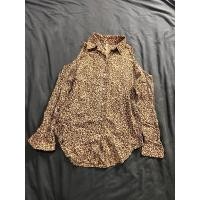 ราคา เสื้อเว้าไหล่ มือสอง อก36 เปิดไหล่ เสื้อเชิ้ต ลายเสือ (49358116724)