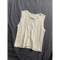 ราคา เสื้อกล้าม มือสอง ป้าย to blossom อก32 36 เสื้อถัก แขนกุด สีขาวครีม (48006092871)