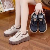 ราคา Q555 รองเท้าผ้าใบแฟชั่นสุดฮิต สไตล์มินิมอล หนังนิ่ม น้ำหนักเบา ใส่สบาย ทนทานแข็งแรง หนังเงา เสริมส้น 5 CM (29825512301)