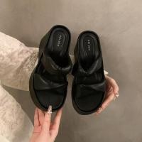 ราคา G16 รองเท้าแตะแฟชั่น ใส่สบาย หนังPU รองเท้าใส่เที่ยว รองเท้าเสริมส้นสูง 9 ซม เท้าอวบ 1 ไซต์ (28830812015)