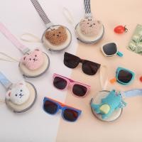 ราคา แว่นกันแดดเด็กแบบพกพา พร้อมสายคล้องคอ สุ่มสี และกล่อง เหมาะสำหรับใช้ในฤดูร้อน ป้องกันรังสียูวี พับได้ (50209910215)