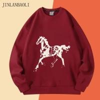 ราคา เสื้อสเวตเตอร์สีแดงไวน์ผู้ชายพิมพ์ลายคอกลม (54003607809)