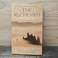 ราคา The Alchemist Paulo Coelho 1180477 (49559421463)