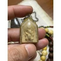 ราคา พระเครื่องขุนแผนขี่โหวพราย เนื้อผงนํ้ามันปี2536 (29735691723)