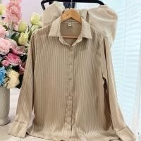 ราคา เสื้อเชิ้ตแขนยาวผ้าอัดพลีทลอนเล็ก สีเบจทองแชมเปญ (54761422256)