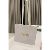 ราคา ถุงกระดาษ Dior สีขาว ริบบิ้น จากเคาน์เตอร์ (55059881647)