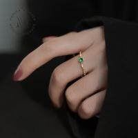 ราคา แหวนเงินแท้ Vintage Emerald แหวนเพชรสีเขียวนำโชค ขายดี สไตล์ใหม่ 2024 ไม่ลอกไม่ดำ (27502394697)