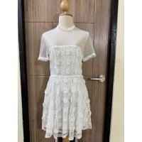 ราคา เดรสลูกไม้สีขาว M Forever21 (50255663324)