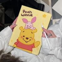 ราคา Winnie the Pooh Piglet Slim Flip iPad Case สําหรับ iPad 11 2025 A16 10 2 5 6 7 8 9 10th Generation iPad Air 4 5 6 7 11 นิ้ว 13 นิ้ว Pro 11 12 9 10 9 9 7 นิ้ว Mini 2 3 4 5 6 มินิ 7 (48457700641)