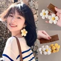 ราคา ต่างหูสำหรับผู้หญิง ต่างหูการสานดอกไม้ ตุ้มหูมินิมอล สไตล์เกาหลี ย้อนยุค พร้อมส่งในไทย (57903681921)