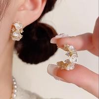 ราคา ต่างหูแฟชั่นรูปตัว C ประดับดอกไม้และเพชรสด (52709131891)