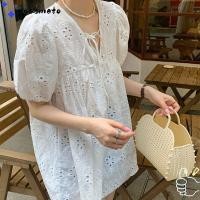 ราคา มาสมีโต เสื้อลูกไม้กลวงออก เสื้อเชิ้ตแขนพัฟคอวีสไตล์ฝรั่งเศส สีขาวหลวมทุกการแข่งขันเสื้อแขนสั้นผู้หญิงสาว (45210012778)