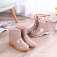 ราคา รองเท้าบูทกันฝนแบบสั้นรองเท้ายางกันน้ำกันลื่นสำหรับผู้หญิง SD9431 (23047970185)