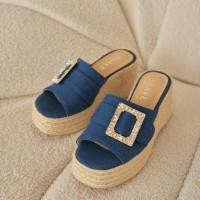 ราคา SUZANNE PLATFORM SANDALS รองเท้าส้นเตารีดสูง 3 นิ้ว ประดับเพชร (25256066634)