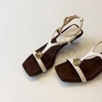 ราคา แฟชั่นย้อนยุคหนังนุ่มสวมใส่ด้านนอกฤดูร้อนรองเท้าโรมันหญิงสไตล์นางฟ้าโลหะแบนสายรัดสแควร์นิ้วเท้าส้นสูงรองเท้าแตะ (47162009775)