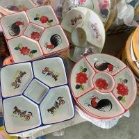 ราคา พร้อมส่ง จานออเดิร์ฟ 5 ช่อง เนื้อเซรามิค ลายไก่และรถม้าลำปางของแทร่ ทนความร้อนได้ดี ใช้ใส่ของทอดมีช่องน้ำจิ้ม (27002161826)