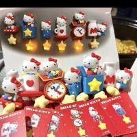 ราคา ของแท้ Hello Kitty Hello Kitty ร้านอาหารย้อนยุค Star Luminous สติ๊กเกอร์ติดตู้เย็นของขวัญกล่องลึกลับ (51659371419)