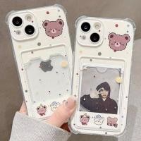 ราคา สต็อกในไทย เคสโทรศัพท์ลายหมีน่ารักพร้อมกรอบรูปและที่ใส่บัตร เคสใสแบบนุ่ม สำหรับรุ่นไอโฟนและแฟนคลับเคป๊อป (49311704962)