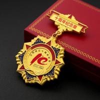 ราคา เหรียญป้ายโลหะเหรียญของเกียรติเหรียญที่ระลึกพนักงานที่ยอดเยี่ยมวิทยาลัยนักเรียนมัธยมต้นเด็กรางวัลสร้างสรรค์เข็มกลัด UC4 (49212938951)