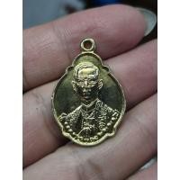 ราคา เหรียญที่ระลึก 4 รอบ ในหลวง รัชกาลที่9 กะหลั่ยทอง ปี2518 (54213380430)