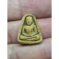 ราคา พระผง หลวงพ่อเงิน วัดบางคลาน พิมพ์จอบเล็ก รุ่นปลดหนี้ ปี2534 (53459381574)